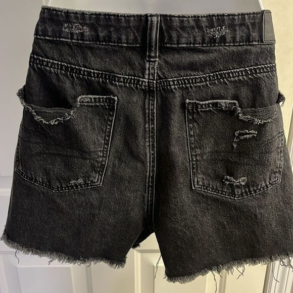 American Eagle Black Destroyed Distressed Whisker Faded Mom Shorts - Size 10 - Picture 9 of 16